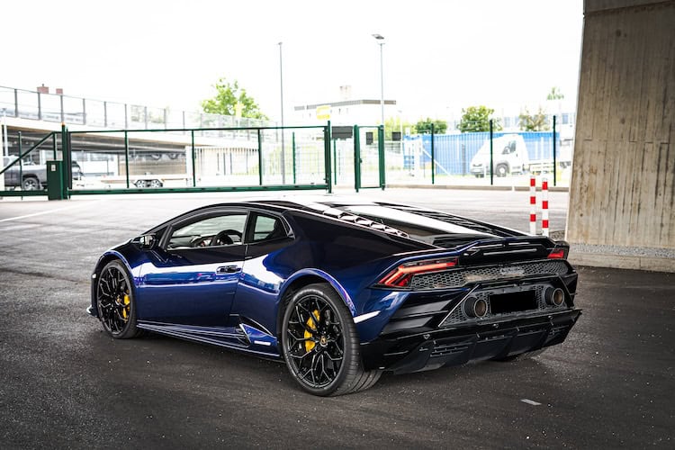 Seitenansicht hinten vom Lamborghini Huracan EVO in Salzburg