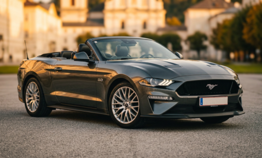 Ford Mustang GT Cabrio mieten in Salzburg Hero