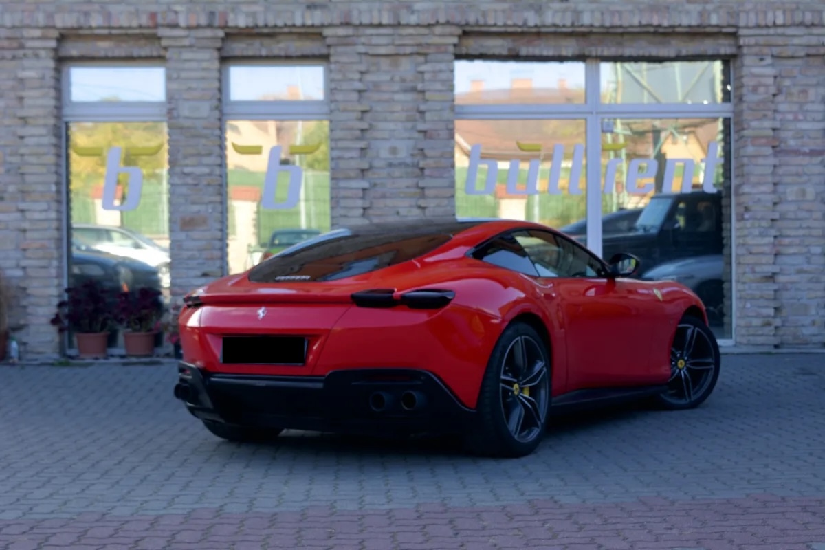 Heckansicht vom Ferrari Roma bei Wien