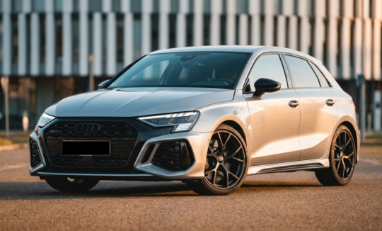 Audi RS3 mieten in Linz Hero