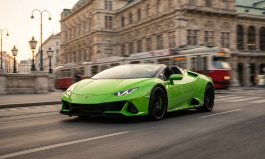 Lamborghini Huracan EVO Spyder mieten in Wien hero