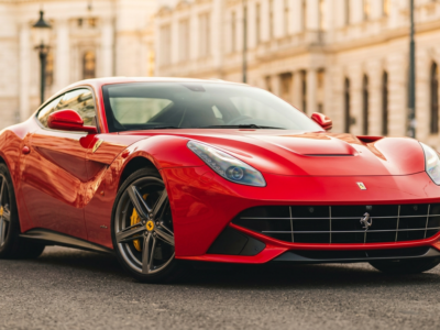 Ferrari F12 Berlinetta mieten in Wien hero