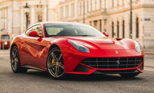 Ferrari F12 Berlinetta mieten in Wien hero