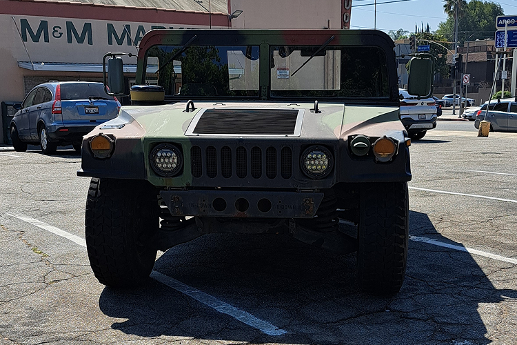 Frontansicht Humvee H1 in Linz