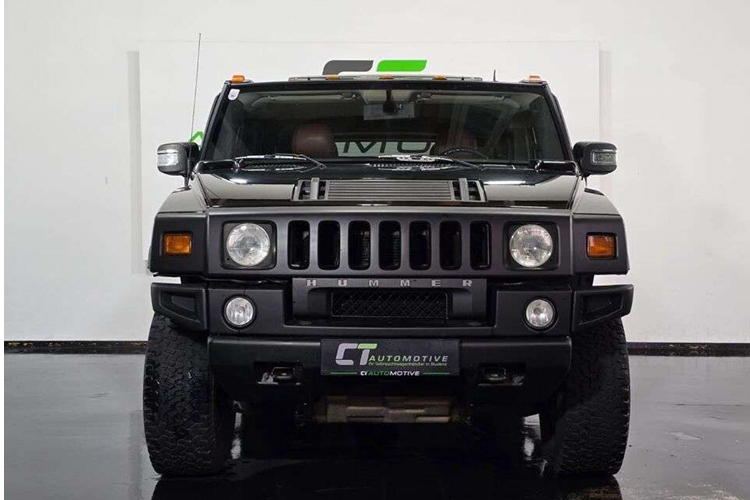 Frontansicht Hummer H2 in Linz