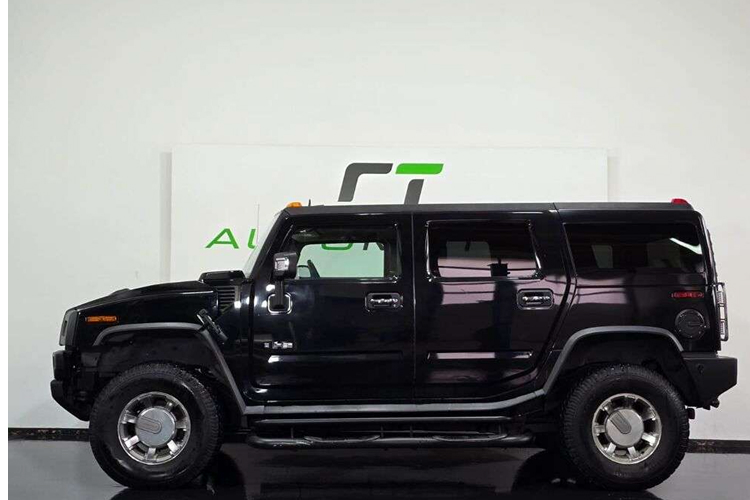 Seitenansicht Hummer H2 in Linz
