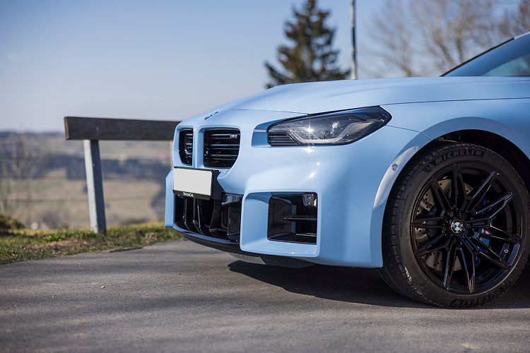 Front seitlich BMW M2 Coupé am Bodensee