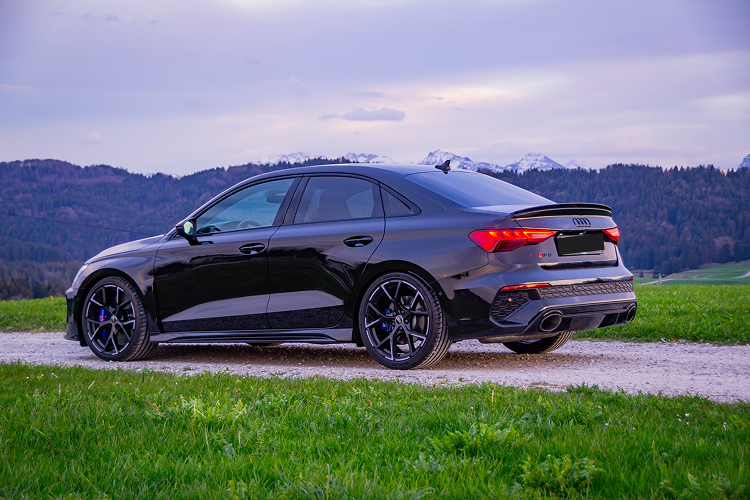 Seitenansicht 2 Audi RS3 8Y 2.5 TFSI mieten nördlich von Innsbruck