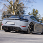 Heckansicht Porsche Cayman GT4 am Bodensee