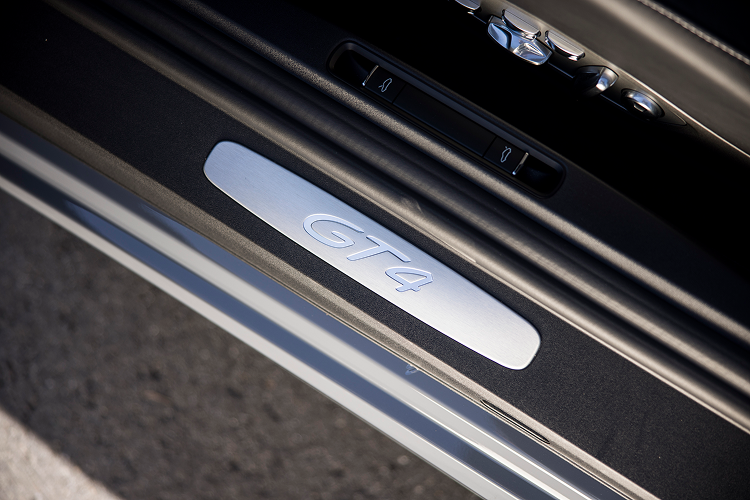 Model Logo Porsche Cayman GT4 am Bodensee