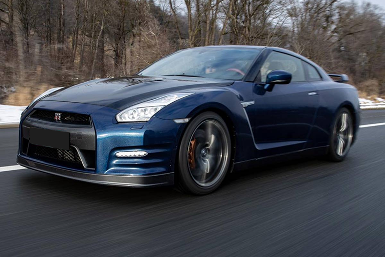 Frontansicht Nissan GTR in Imst