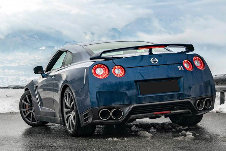 Heckansicht Nissan GTR in Imst