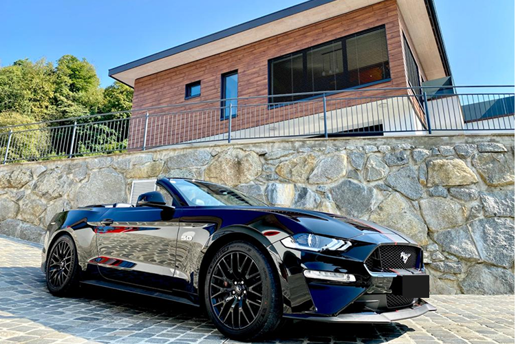 Seitenansicht Ford Mustang GT in Hufstein