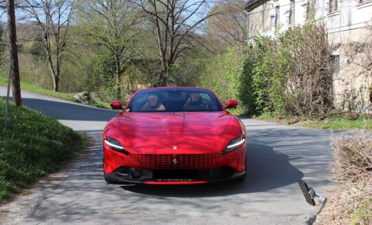 Ferrari Roma Spider mieten in Graz