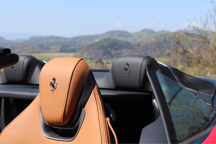 Sitze vom Ferrari Roma Spider in Graz