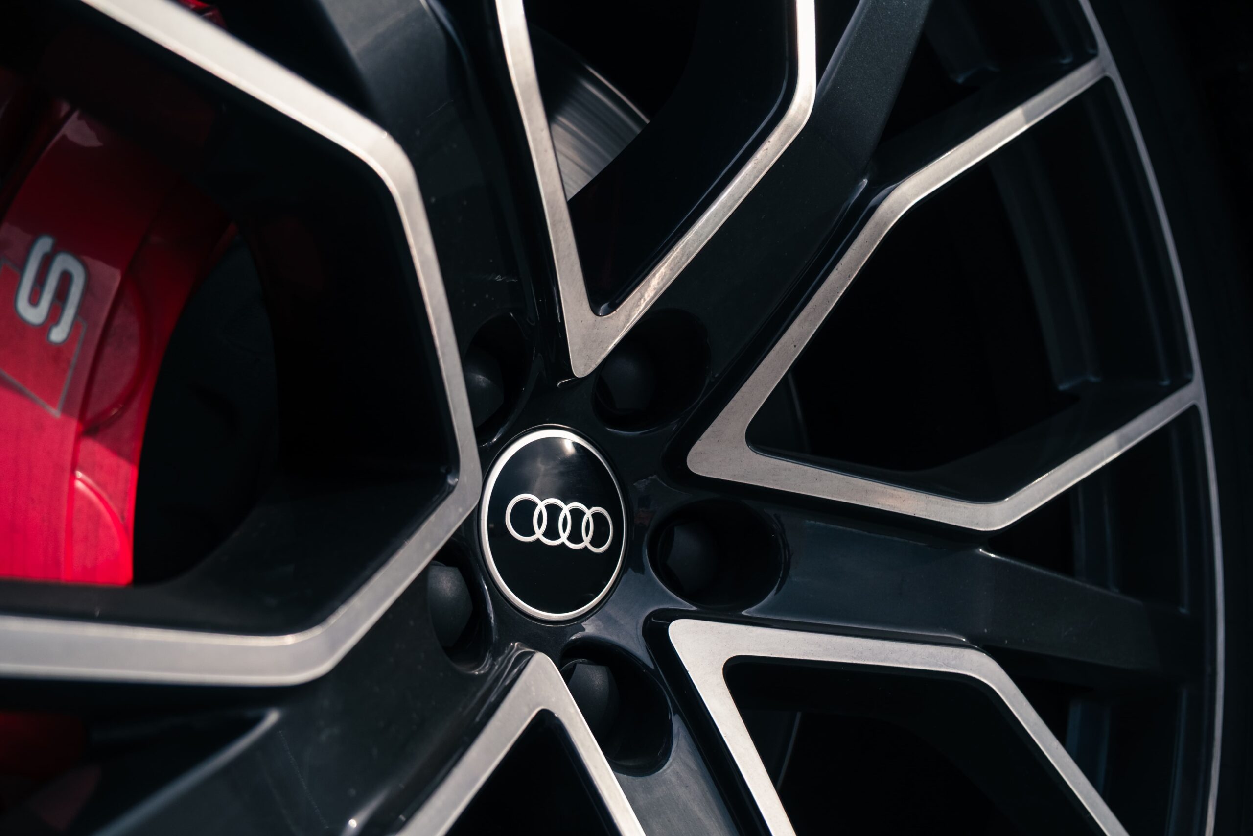 Audi SQ8 in Wien mieten cockpit