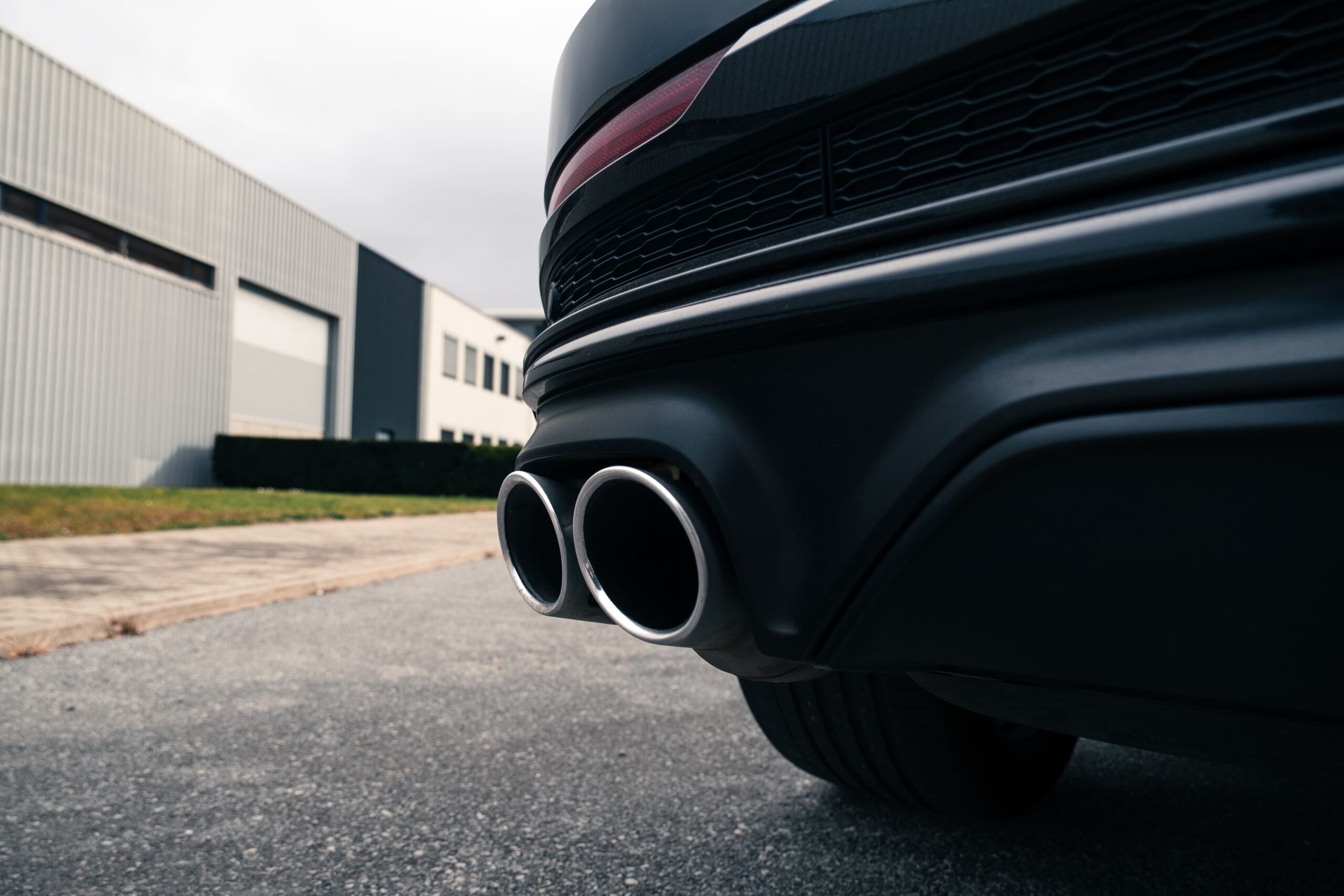 Audi SQ8 in Wien mieten heck