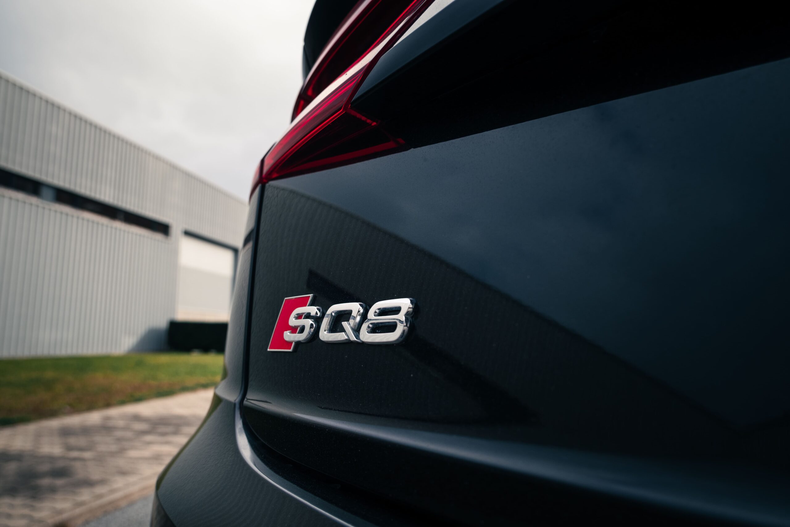 Audi SQ8 in Wien mieten logo