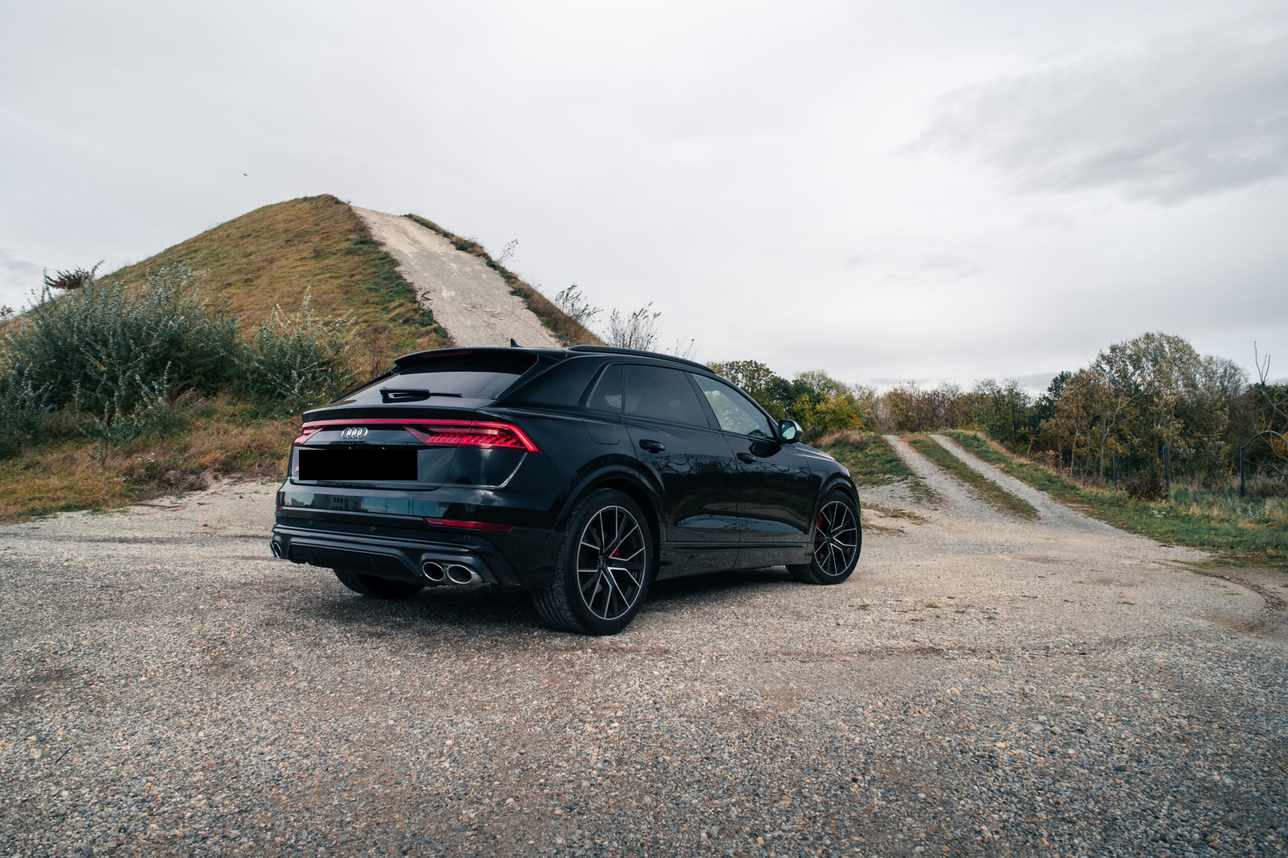 Audi SQ8 in Wien mieten heck