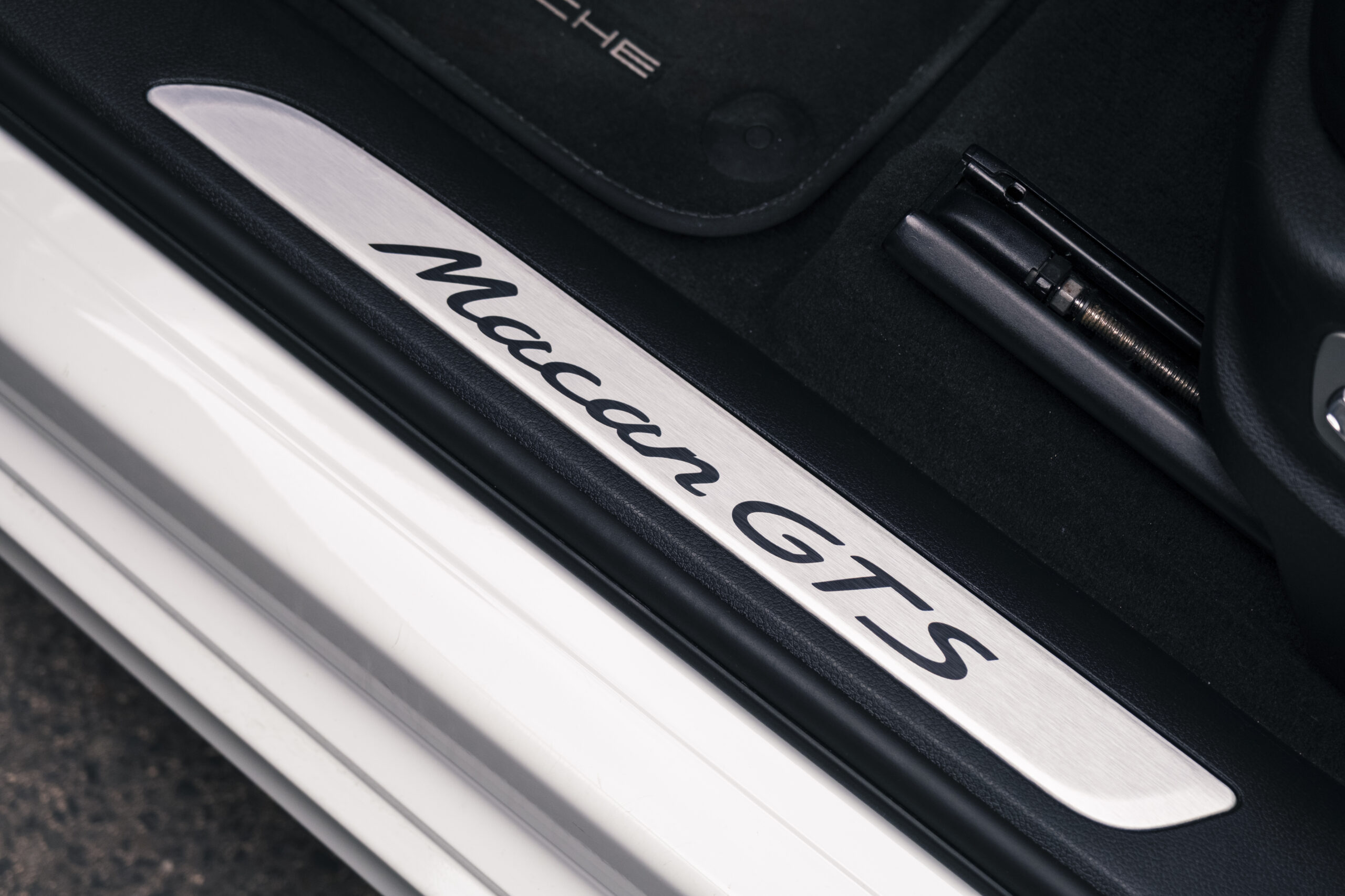 Porsche Macan GTS in Vienna mieten Interieur