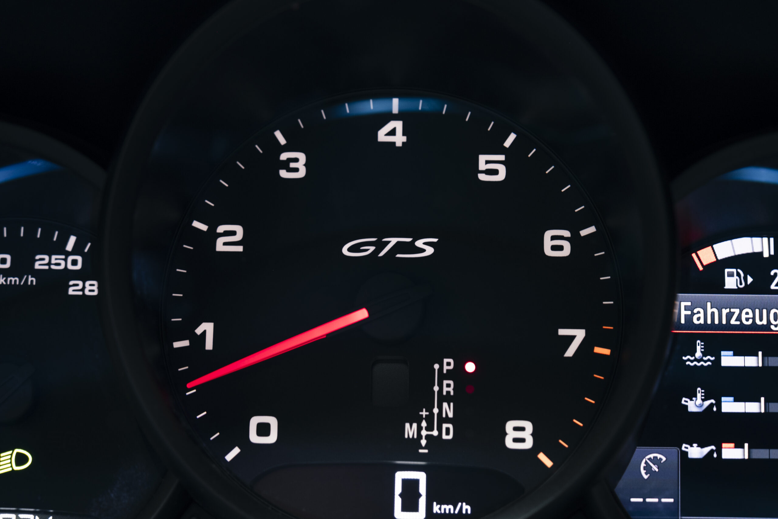 Porsche Macan GTS in Vienna mieten Interieur