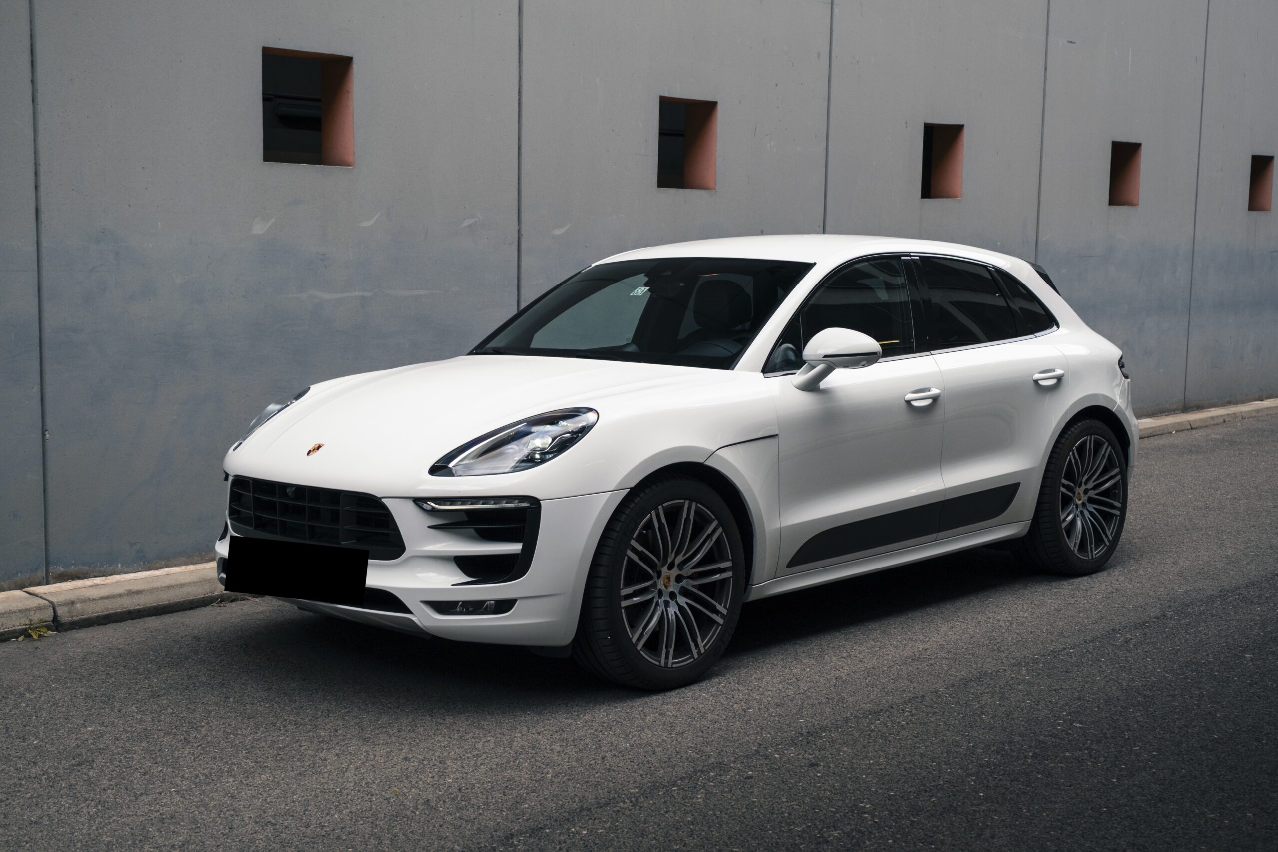 Porsche Macan GTS in Vienna mieten Vorderseite