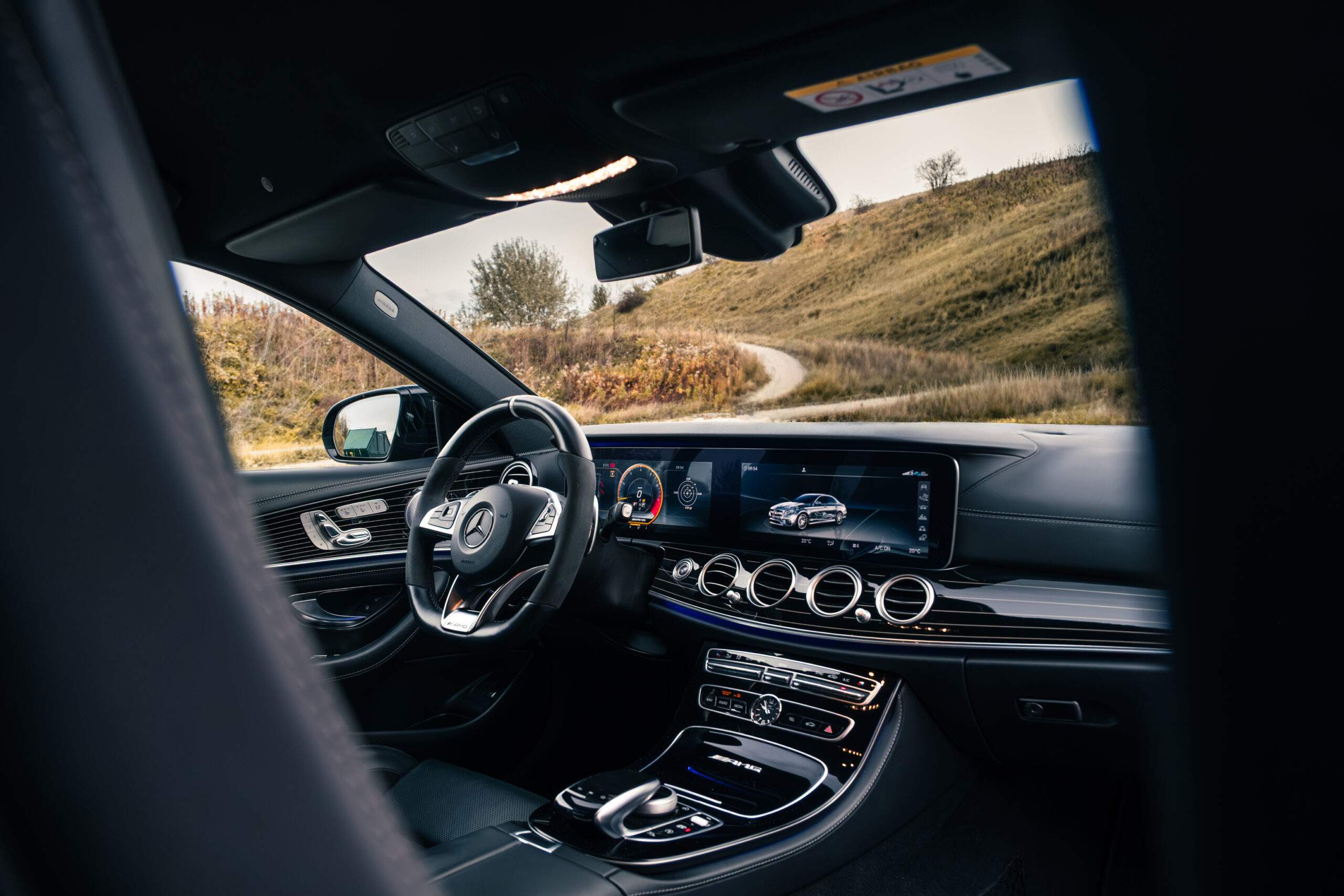 Mercedes-AMG E63 S in Wien mieten Interieur