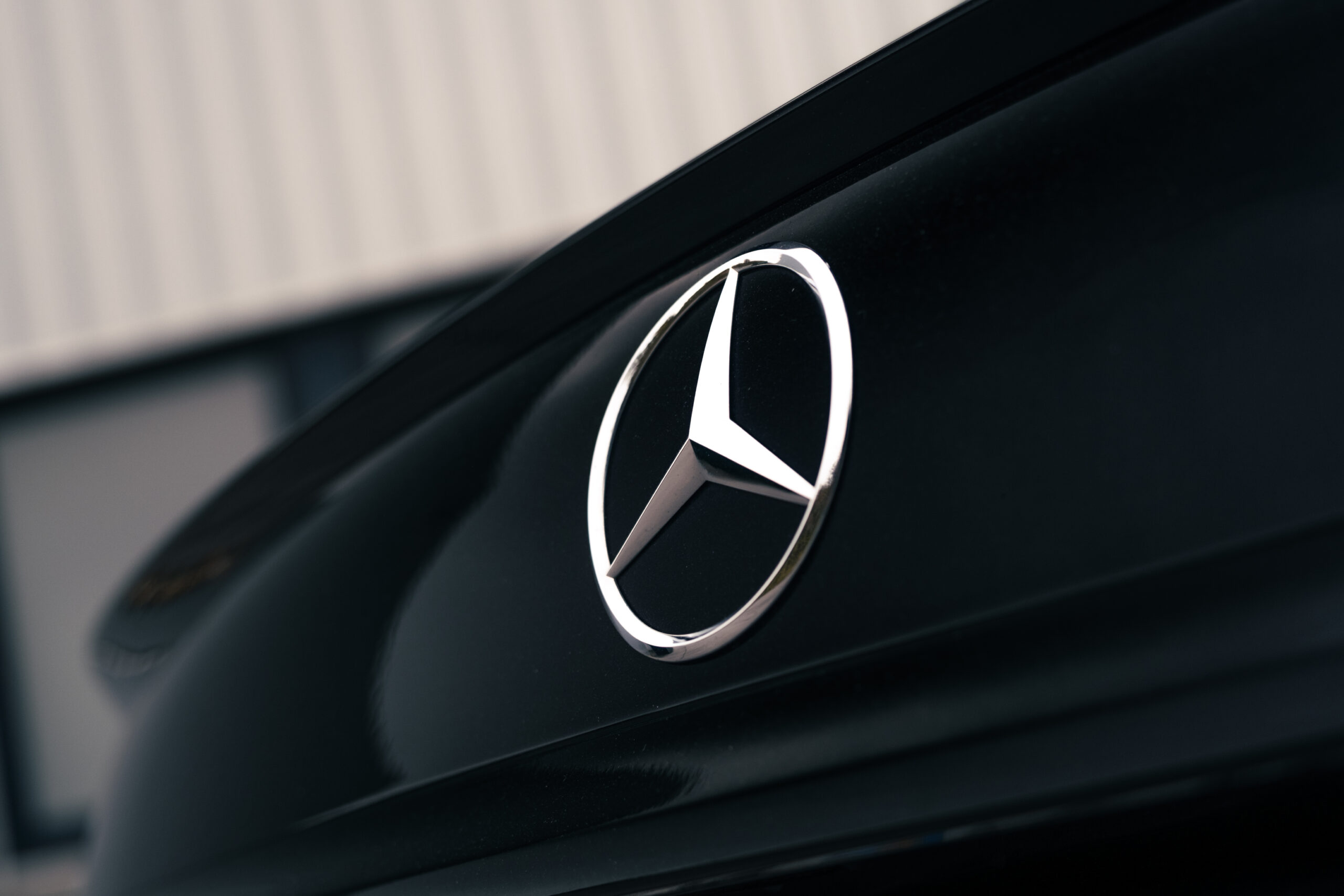 Mercedes-AMG E63 S in Wien mieten Logo