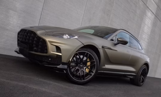 aston-martin-dbx-707-hero